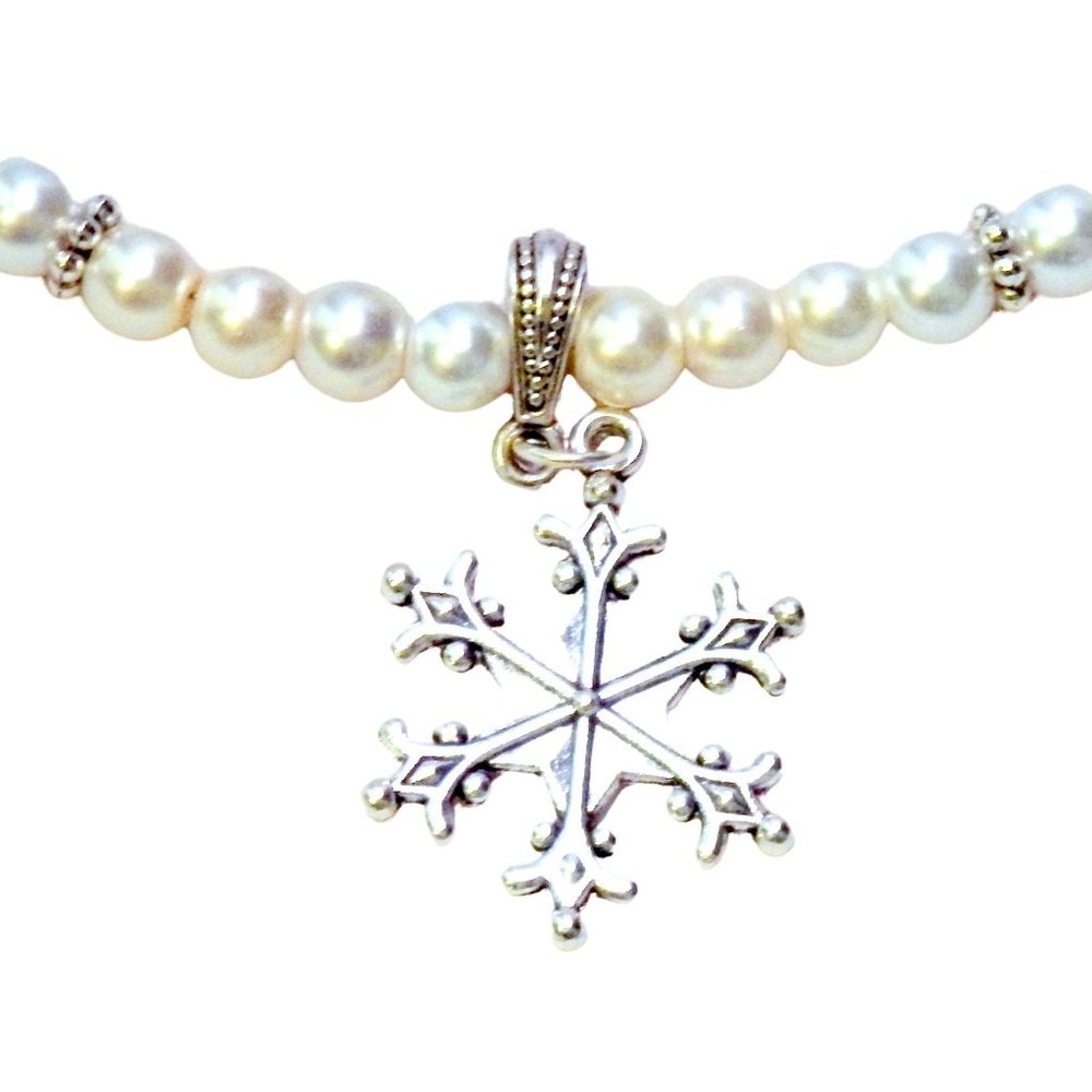 White enamel snowflake and white beaded necklace 1193